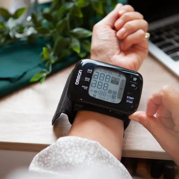 Omron HEM 6232T Wrist BP Monitor with Bluetooth